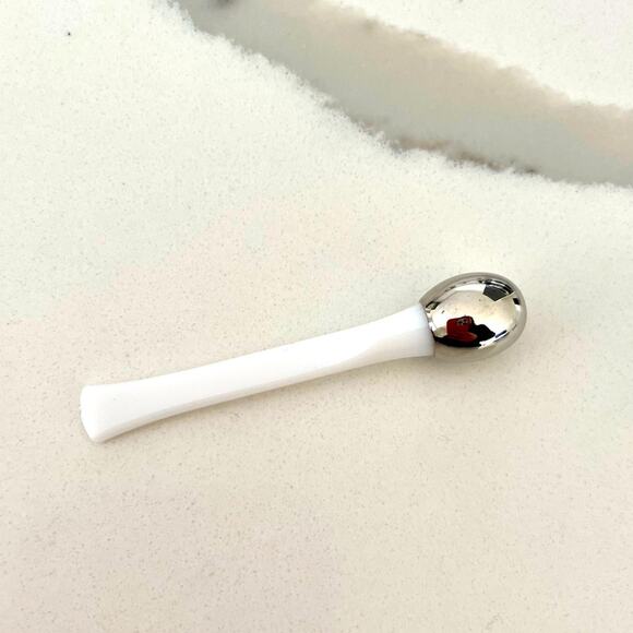 Authentic La Mer Eye Concentrate/Balm Cream Ball Applicator Spatula White New - Picture 1 of 2